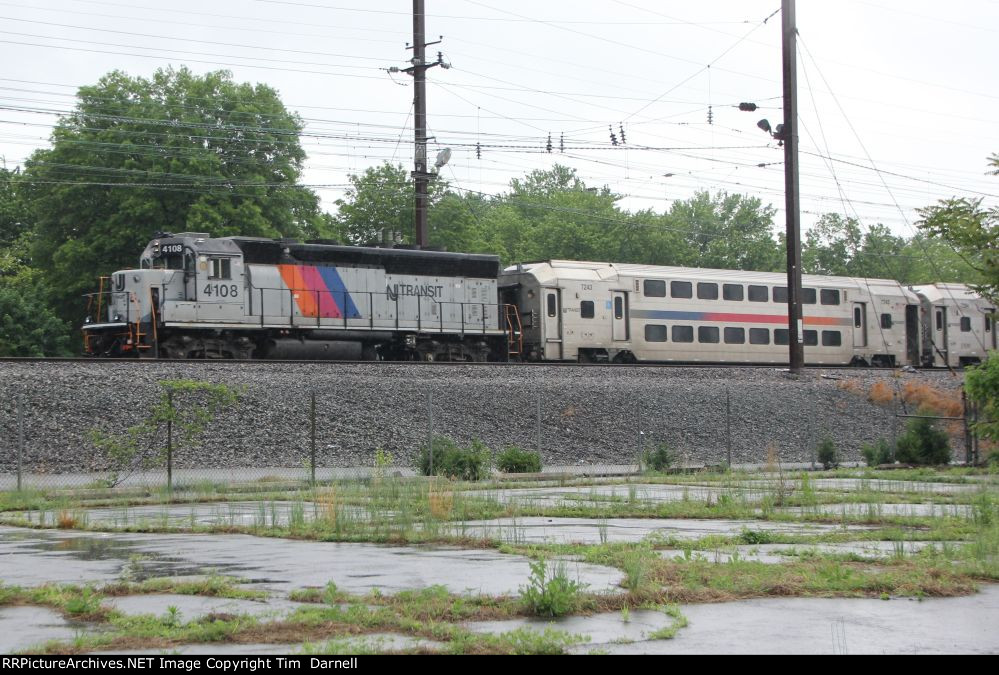 NJT 4108 with a 4 car shop move.